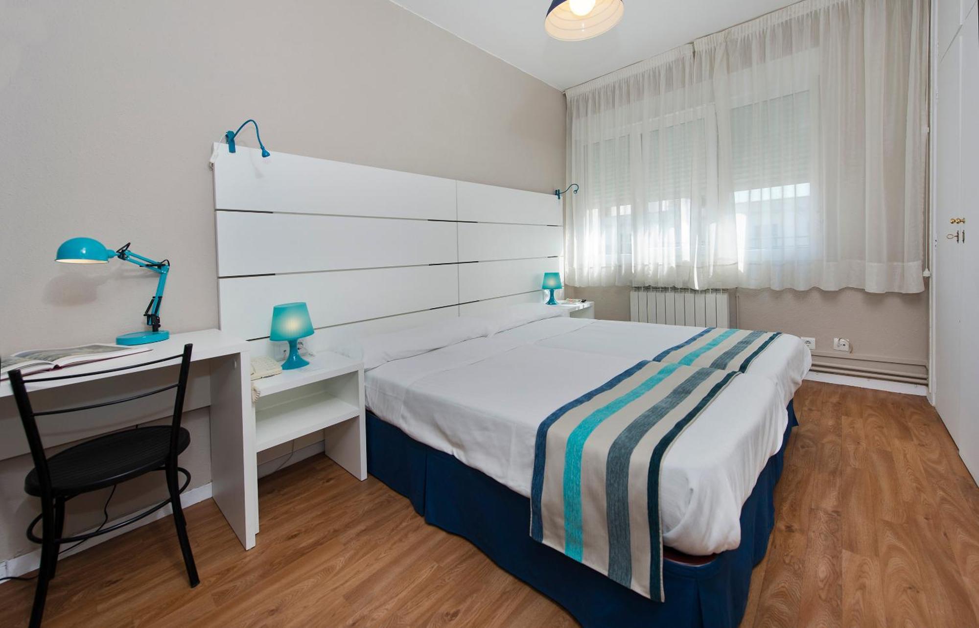Studio twin beds,680713320:JPEG